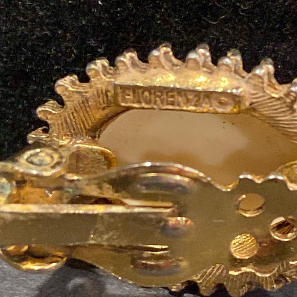 FlorenzA Gold Tone Cameo Earrings with Clip Backs. - Picture 5 of 5